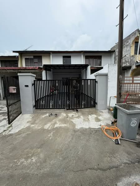 Rumah Teres 2 Tingkat untuk Dijual di Taman Johor Jaya (Johor Bahru) - Amber Hew - Exterior - PropertyGuru.com.my