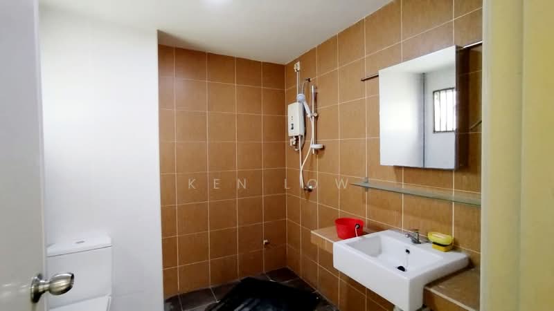Condominium for Sale at Pearl Avenue - Ken Low - Bathroom - PropertyGuru.com.my