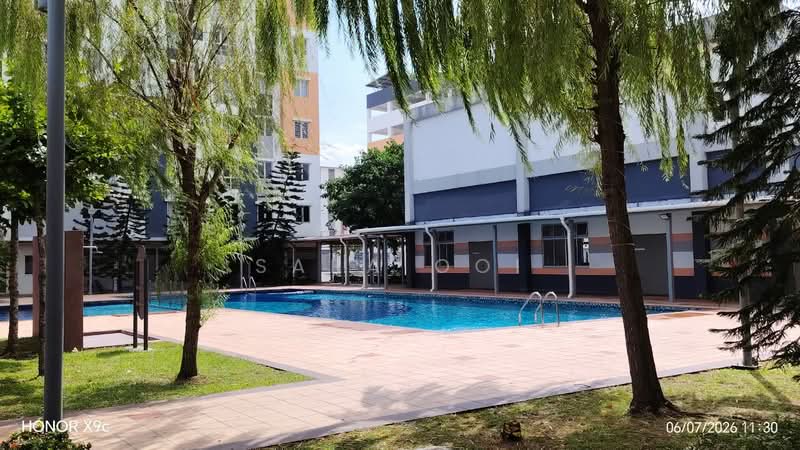 Pangsapuri untuk Disewa di Aronia - Sara Ooi - Pool Area - PropertyGuru.com.my