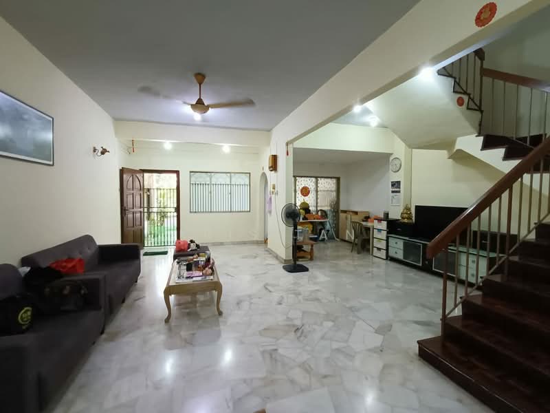 2-storey Terraced House for Sale in Taman Cempaka (Ampang) - Kris Tan - Living Room - PropertyGuru.com.my