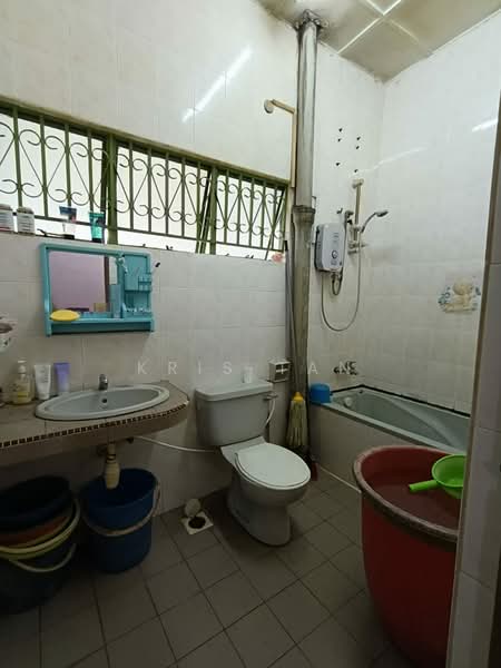 2-storey Terraced House for Sale in Taman Cempaka (Ampang) - Kris Tan - Bathroom - PropertyGuru.com.my