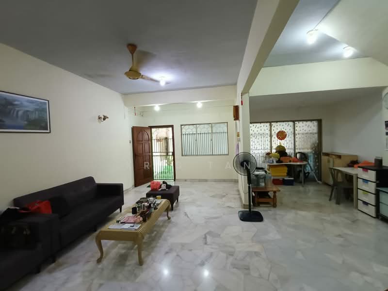 2-storey Terraced House for Sale in Taman Cempaka (Ampang) - Kris Tan - Living Room - PropertyGuru.com.my