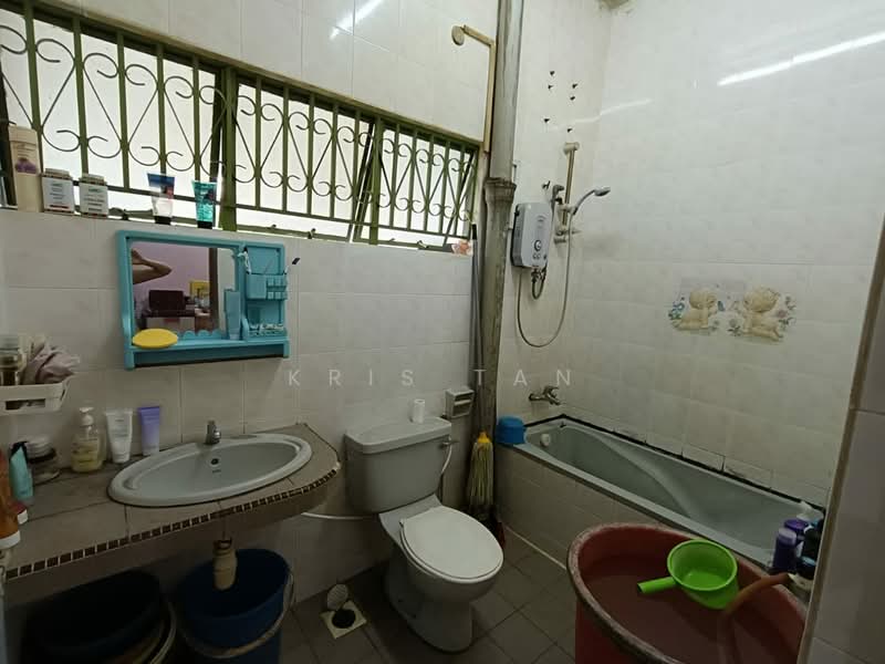 2-storey Terraced House for Sale in Taman Cempaka (Ampang) - Kris Tan - Bathroom - PropertyGuru.com.my