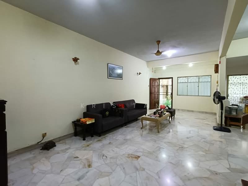 2-storey Terraced House for Sale in Taman Cempaka (Ampang) - Kris Tan - Living Room - PropertyGuru.com.my