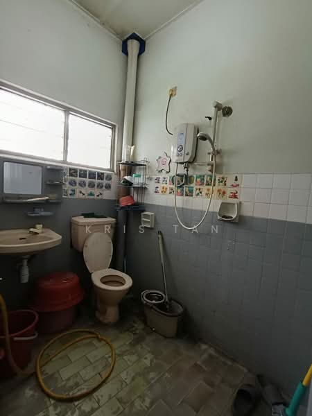 2-storey Terraced House for Sale in Taman Cempaka (Ampang) - Kris Tan - Bathroom - PropertyGuru.com.my