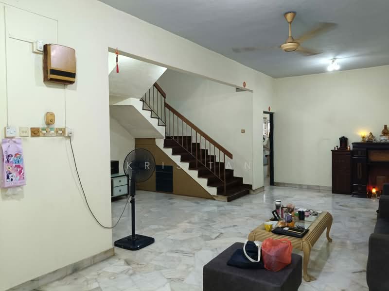 2-storey Terraced House for Sale in Taman Cempaka (Ampang) - Kris Tan - Living Room - PropertyGuru.com.my