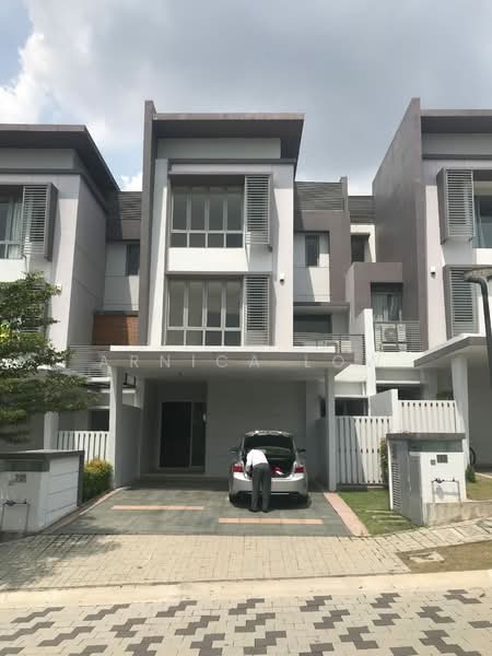 Rumah Teres 3 Tingkat untuk Dijual di Seri Kembangan (Selangor) - Arnica Low - PropertyGuru.com.my