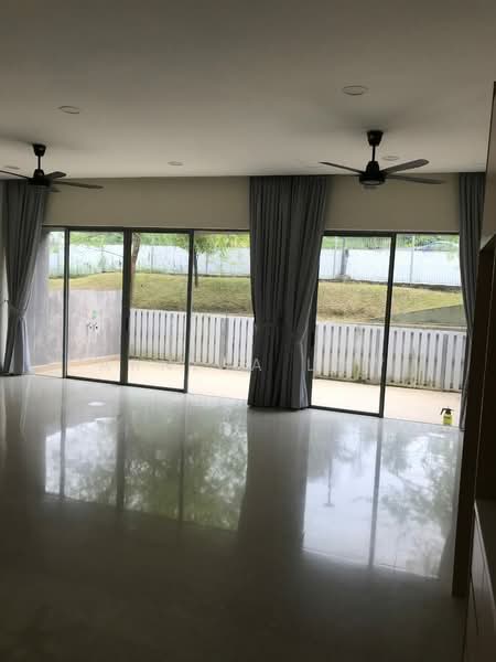 Rumah Teres 3 Tingkat untuk Dijual di Seri Kembangan (Selangor) - Arnica Low - PropertyGuru.com.my