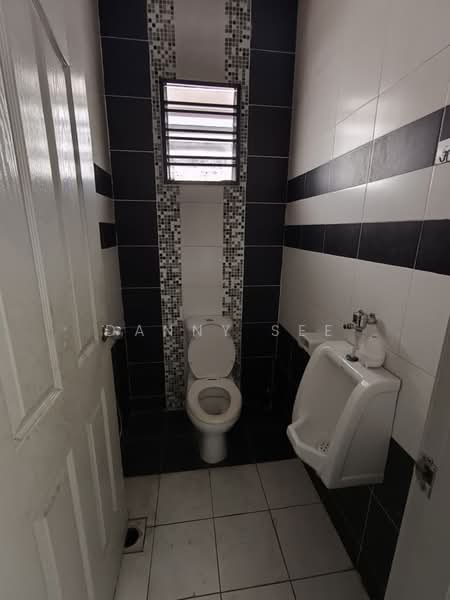 Kedai / Pejabat untuk Disewa di Bandar Indahpura (Kulai) - Danny See - Bathroom - PropertyGuru.com.my