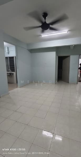 Rumah Flat untuk Dijual di Bandar Baru Uda - Melinda Ee - Living Room - PropertyGuru.com.my
