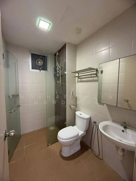 Condominium for Rent at Lakefront Homes - Norhafiz Bin Mohd Nor - Bathroom - PropertyGuru.com.my