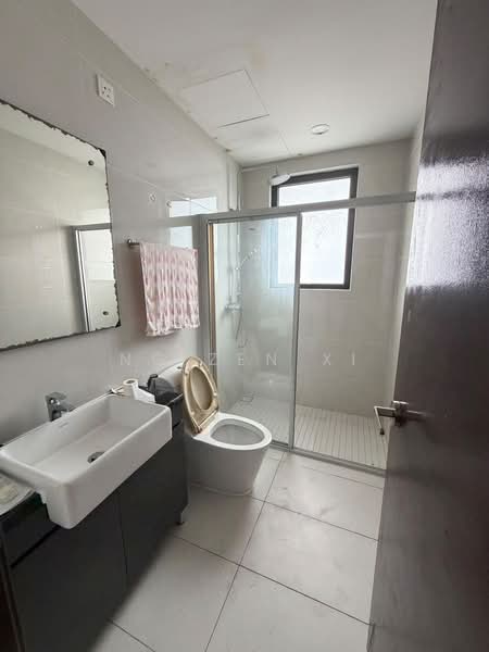Condominium for Rent at Royal Strand @ Country Garden Danga Bay - NG ZEN XI - Bathroom - PropertyGuru.com.my