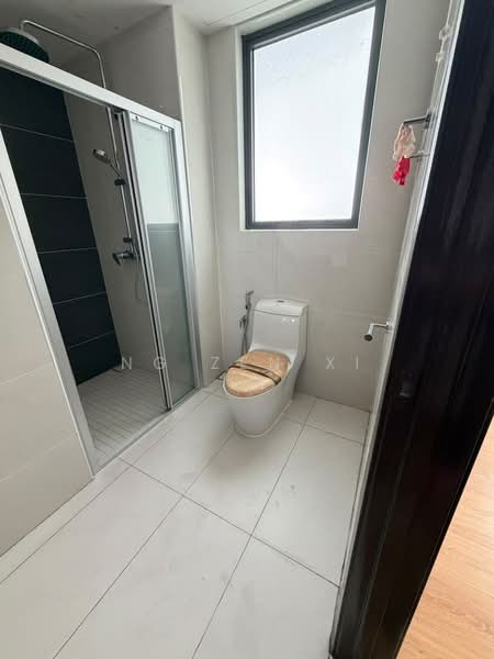 Condominium for Rent at Royal Strand @ Country Garden Danga Bay - NG ZEN XI - Bathroom - PropertyGuru.com.my