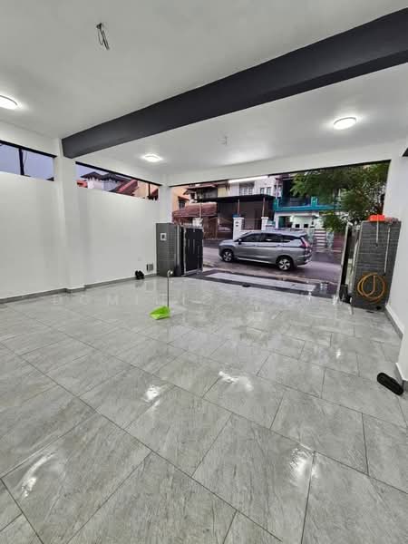 2.5-storey Terraced House for Rent in Johor Bahru (Johor) - Dominic Chow - Exterior - PropertyGuru.com.my