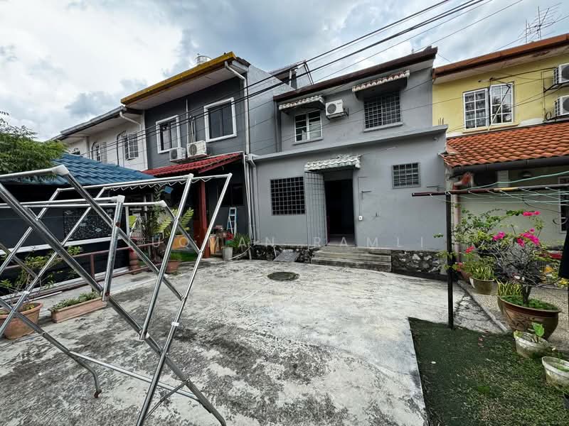 2-storey Terraced House for Sale in Bukit Indah (Ampang) - Luqman Ramli - Exterior - PropertyGuru.com.my