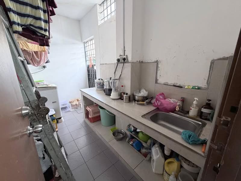 2-storey Terraced House for Sale in Taman Mutiara Rini (Skudai) - Ellin Hew - Kitchen - PropertyGuru.com.my