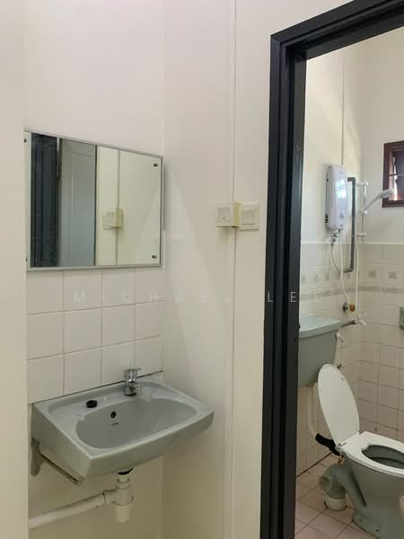 Rumah Teres 2 Tingkat untuk Disewa di Usj 6 (Subang Jaya) - Michael Lee - Bathroom - PropertyGuru.com.my