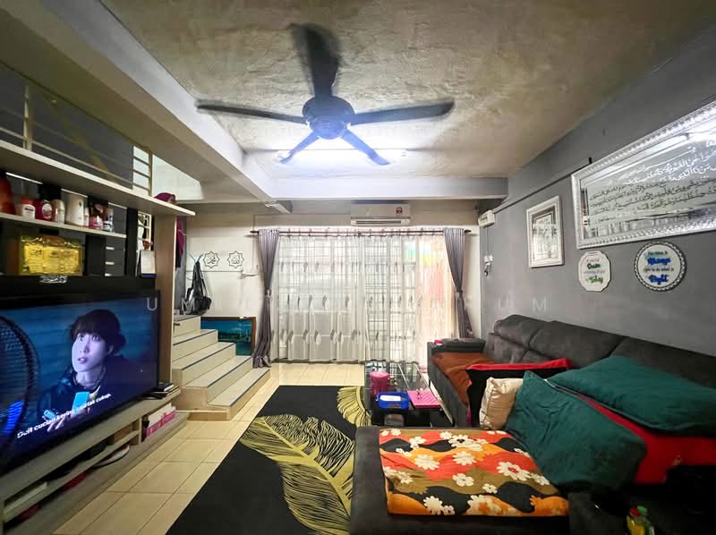 2-storey Terraced House for Sale in Batu Caves (Kuala Lumpur) - Umies Kalthum - Living Room - PropertyGuru.com.my