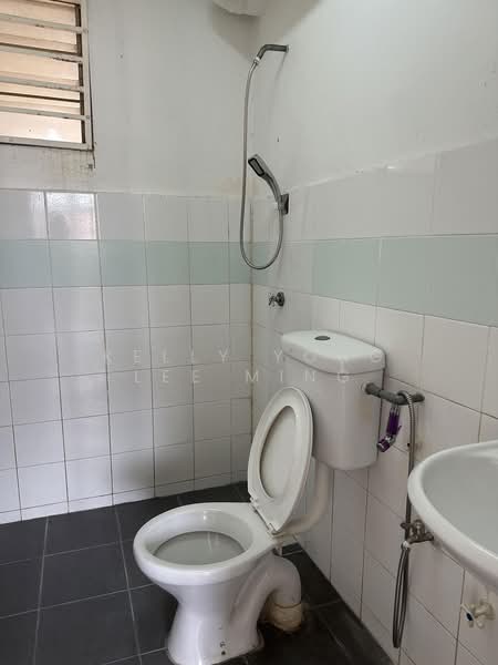 Apartment for Sale at Apartment Taman Topaz - Kelly Yong Lee Ming - Bathroom - PropertyGuru.com.my