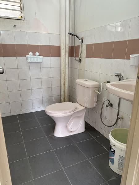 Apartment for Sale at Apartment Taman Topaz - Kelly Yong Lee Ming - Bathroom - PropertyGuru.com.my