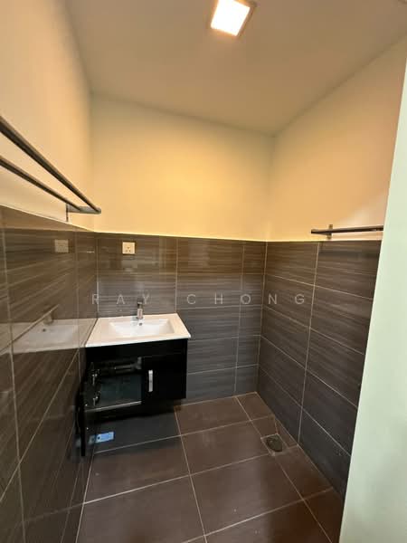 Kondominium untuk Disewa di Menjalara 18 - Ray Chong - Bathroom - PropertyGuru.com.my