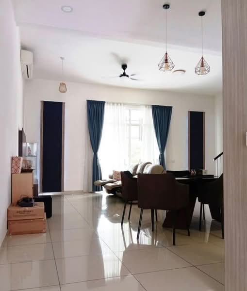 Rumah Teres 2 Tingkat untuk Disewa di Eco Majestic (Semenyih) - CK Law - Living Room - PropertyGuru.com.my
