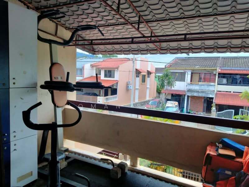 Rumah Teres 2 Tingkat untuk Dijual di Taman Sri Watan (Ampang) - Luqman Ramli - Balcony - PropertyGuru.com.my