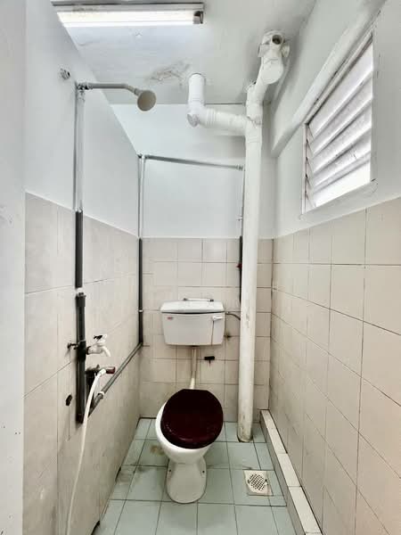 Rumah Flat untuk Dijual di Danau Kota Flat - Faisal Abu Omar - Bathroom - PropertyGuru.com.my