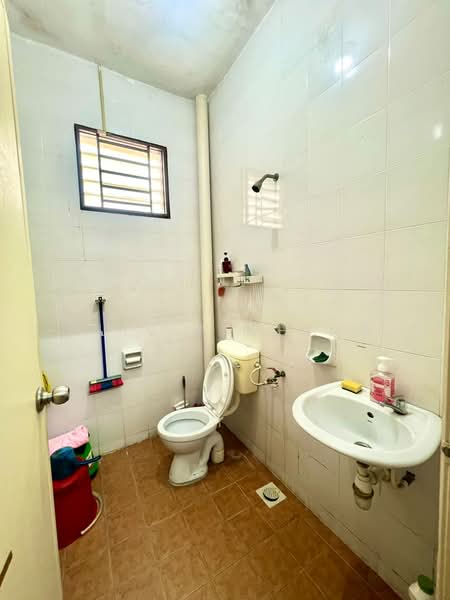1-storey Terraced House for Sale in Taman JP Perdana (Johor Bahru) - Olivia Ching - Bathroom - PropertyGuru.com.my