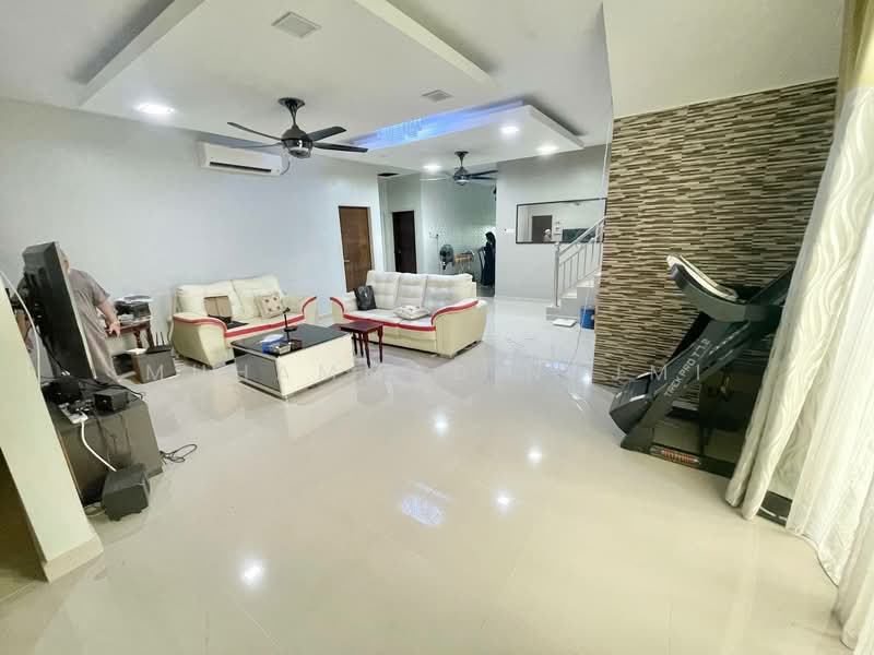 Bungalow for Sale in Kampung Binjai (Binjai) - Muhammad Najmi - Living Room - PropertyGuru.com.my