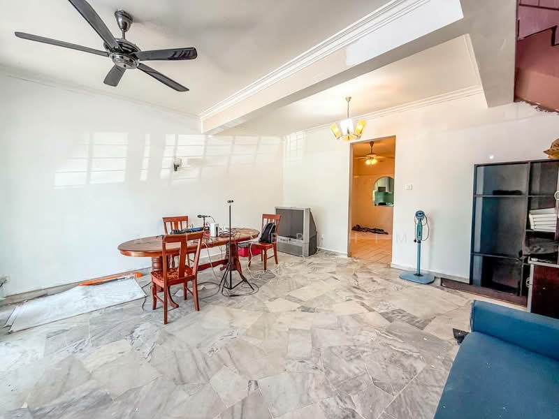 2-storey Terraced House for Sale in Seksyen 13 (Shah Alam) - Azli Ibrahim - Living Room - PropertyGuru.com.my