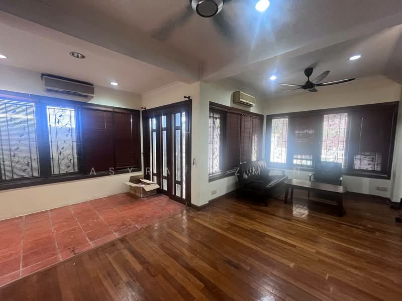 2-storey Terraced House for Sale in Pantai Dalam (Pantai) - Asyraf Azman - Living Room - PropertyGuru.com.my