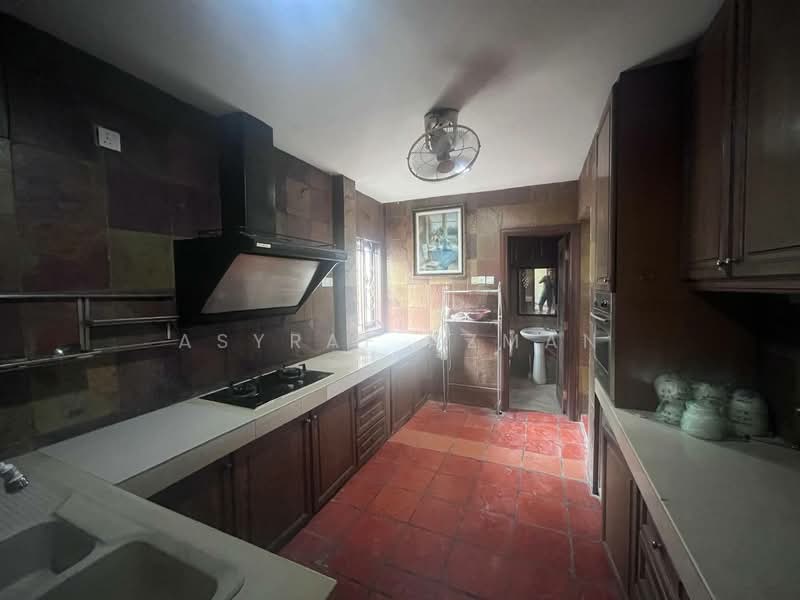 2-storey Terraced House for Sale in Pantai Dalam (Pantai) - Asyraf Azman - Kitchen - PropertyGuru.com.my