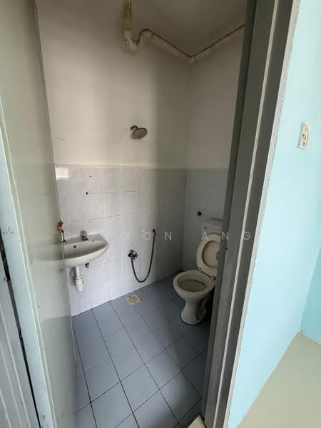 Pangsapuri untuk Disewa di Indah - Carson Ang - Bathroom - PropertyGuru.com.my