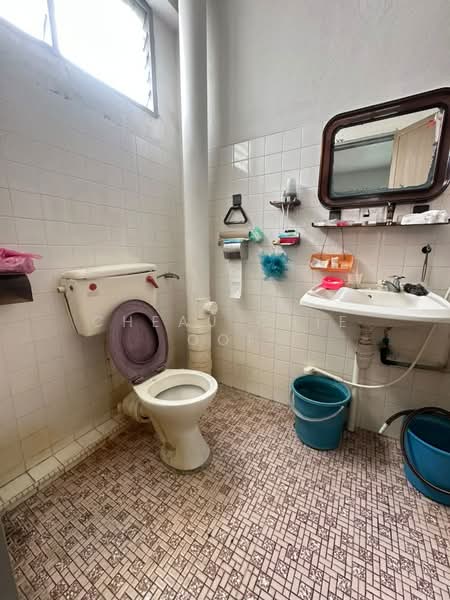 Pangsapuri untuk Dijual di Taman Bukit Jambul - Cheau Chie Ooi - Bathroom - PropertyGuru.com.my