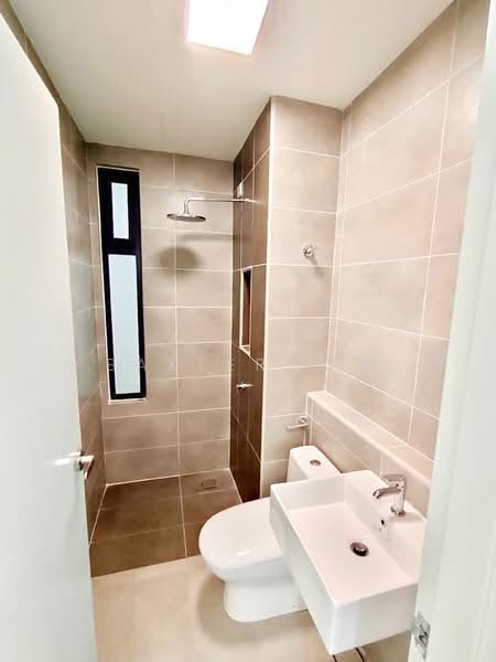 Servis Apartment untuk Dijual di Twin Residences - Baxter Lim - Bathroom - PropertyGuru.com.my