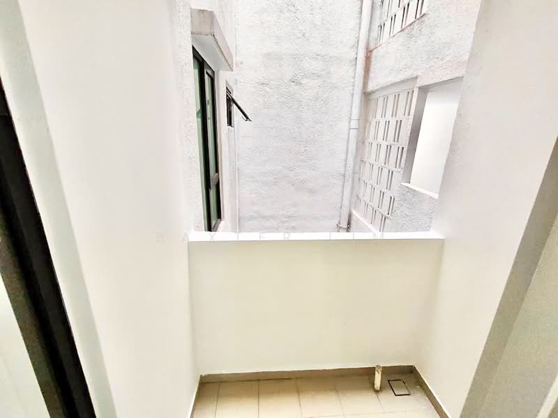 Servis Apartment untuk Dijual di Twin Residences - Baxter Lim - Balcony - PropertyGuru.com.my