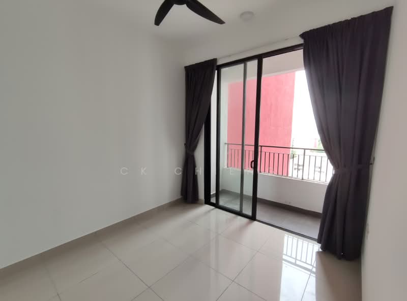 Servis Apartment untuk Disewa di D'Aman Residences @ Puchong - CK Chieng - Balcony - PropertyGuru.com.my