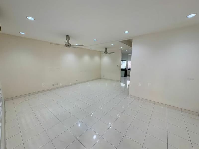 Rumah Teres untuk Disewa di Bandar Puteri Klang (Klang) - Stephanie Yap - Living Room - PropertyGuru.com.my