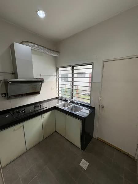 Rumah Teres untuk Disewa di Bandar Puteri Klang (Klang) - Stephanie Yap - Kitchen - PropertyGuru.com.my