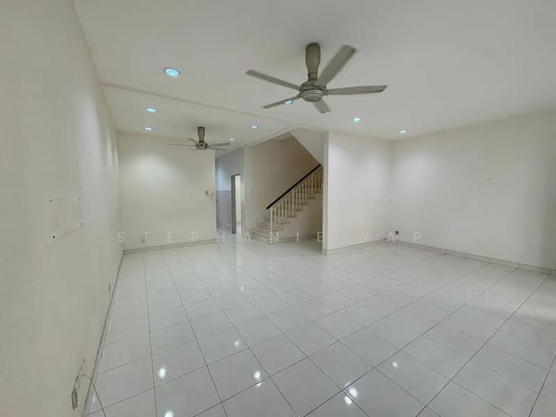 Rumah Teres untuk Disewa di Bandar Puteri Klang (Klang) - Stephanie Yap - Living Room - PropertyGuru.com.my