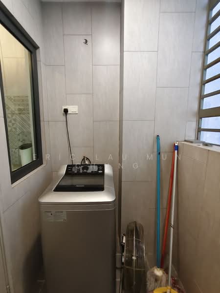 Kondominium untuk Dijual di Zefer Hill Residence - Eric Lau Mun Chung - Balcony - PropertyGuru.com.my