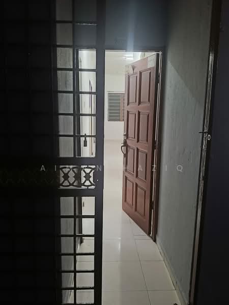 Rumah Flat untuk Disewa di Rumah Pangsa Nilam Sari - Aiman Haziq - Entrance - PropertyGuru.com.my
