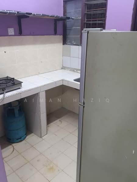Rumah Flat untuk Disewa di Rumah Pangsa Nilam Sari - Aiman Haziq - Kitchen - PropertyGuru.com.my