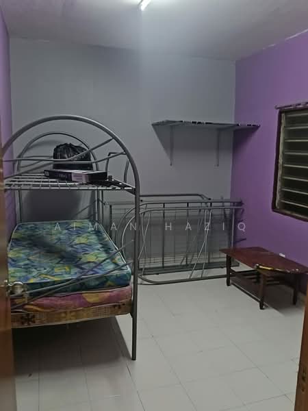 Rumah Flat untuk Disewa di Rumah Pangsa Nilam Sari - Aiman Haziq - Bedroom - PropertyGuru.com.my