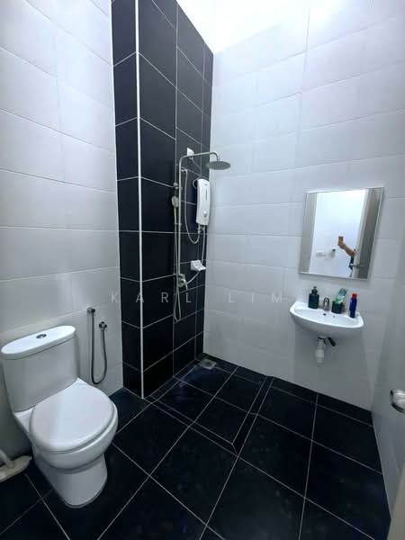 Rumah Teres 2 Tingkat untuk Dijual di Taman Eco Cascadia (Tebrau) - Karl Lim - Bathroom - PropertyGuru.com.my
