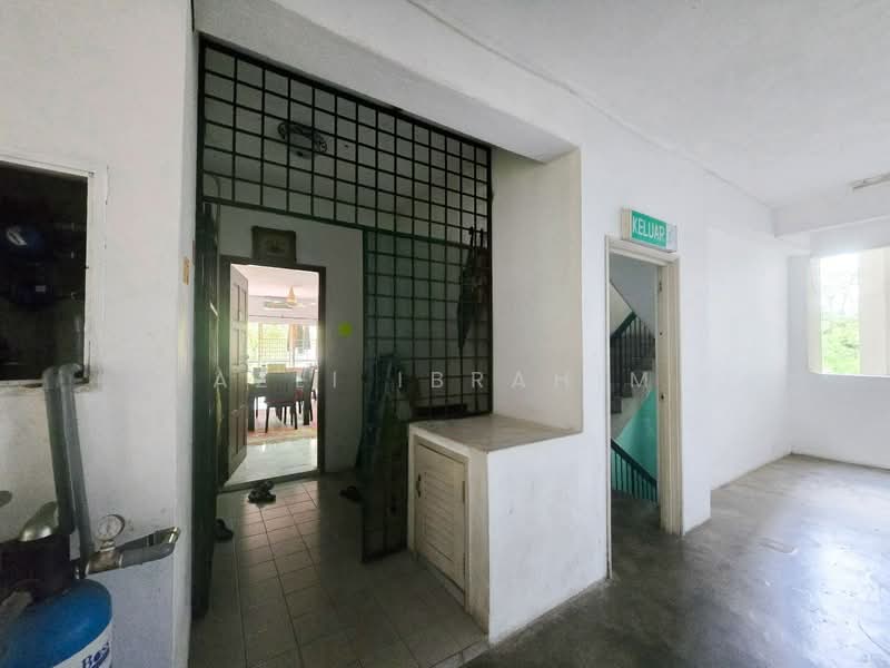 Condominium for Sale at Emerald Hill Condominium - Azli Ibrahim - Entrance - PropertyGuru.com.my