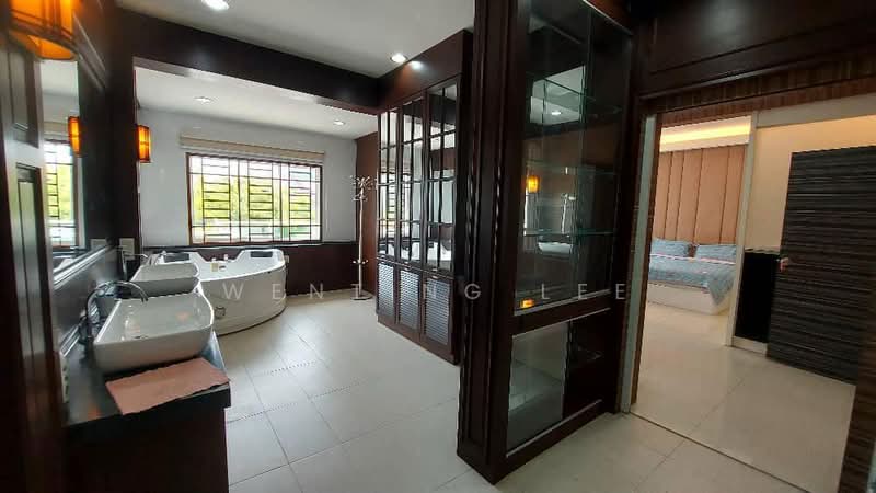 Rumah Banglo untuk Dijual di Taman Bukit Kempas (Tampoi) - Wenting Lee - Bathroom - PropertyGuru.com.my