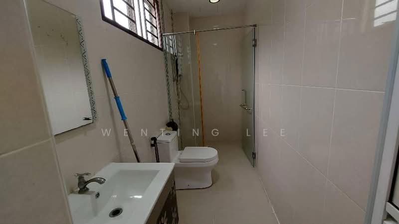 Rumah Banglo untuk Dijual di Taman Bukit Kempas (Tampoi) - Wenting Lee - Bathroom - PropertyGuru.com.my