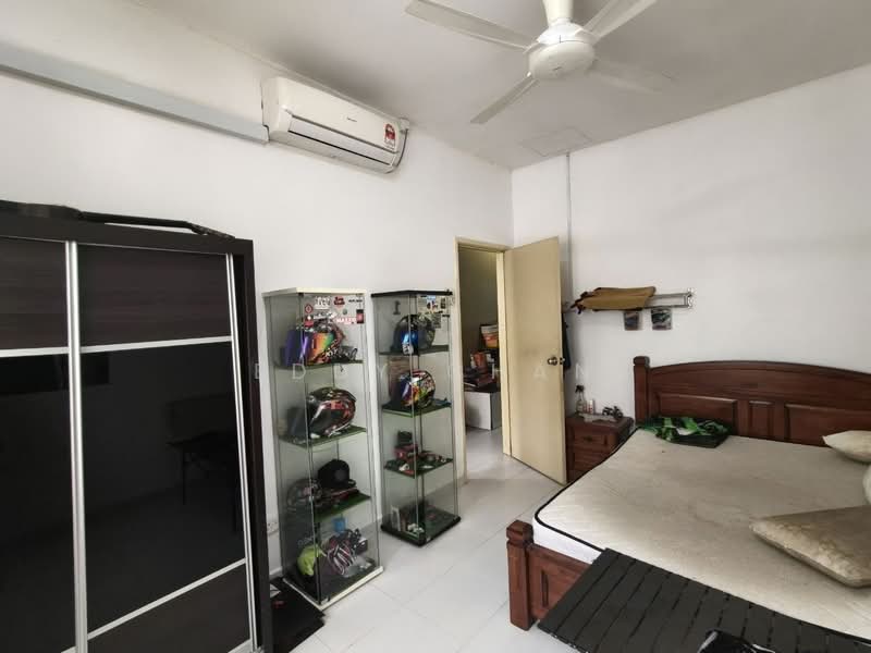 2-storey Terraced House for Sale in Johor Bahru (Johor) - Eddy Chan - Bedroom - PropertyGuru.com.my